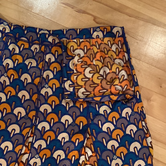 Tory Burch 100% silk pleated graphic two tone skirt, Women’s sized 4 - Picture 3 of 11